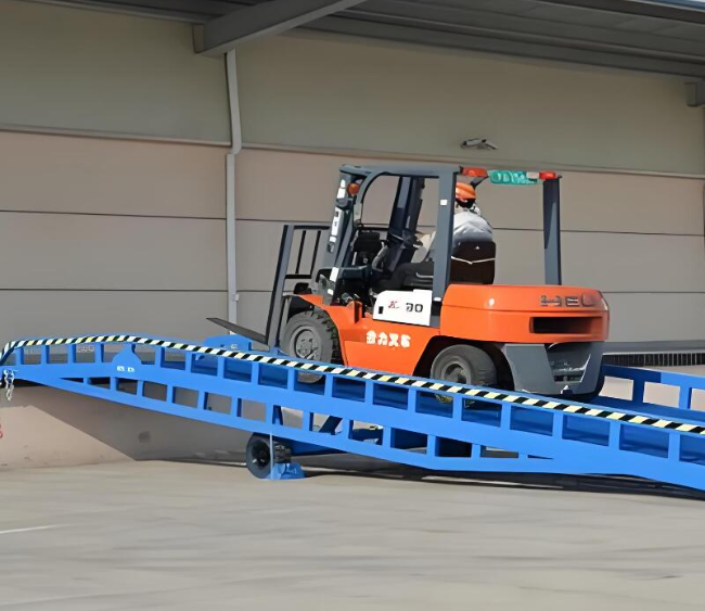 青松乡移动式卸货平台（叉车用）
